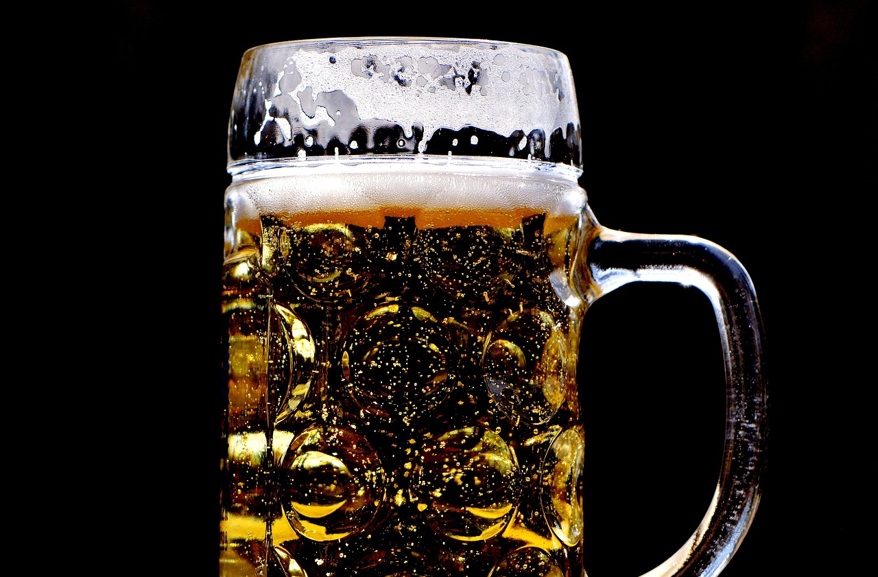 Keukenopslag en werkruimte voor brouwbenodigdheden. Keukenopslag en werkruimte voor brouwbenodigdheden.