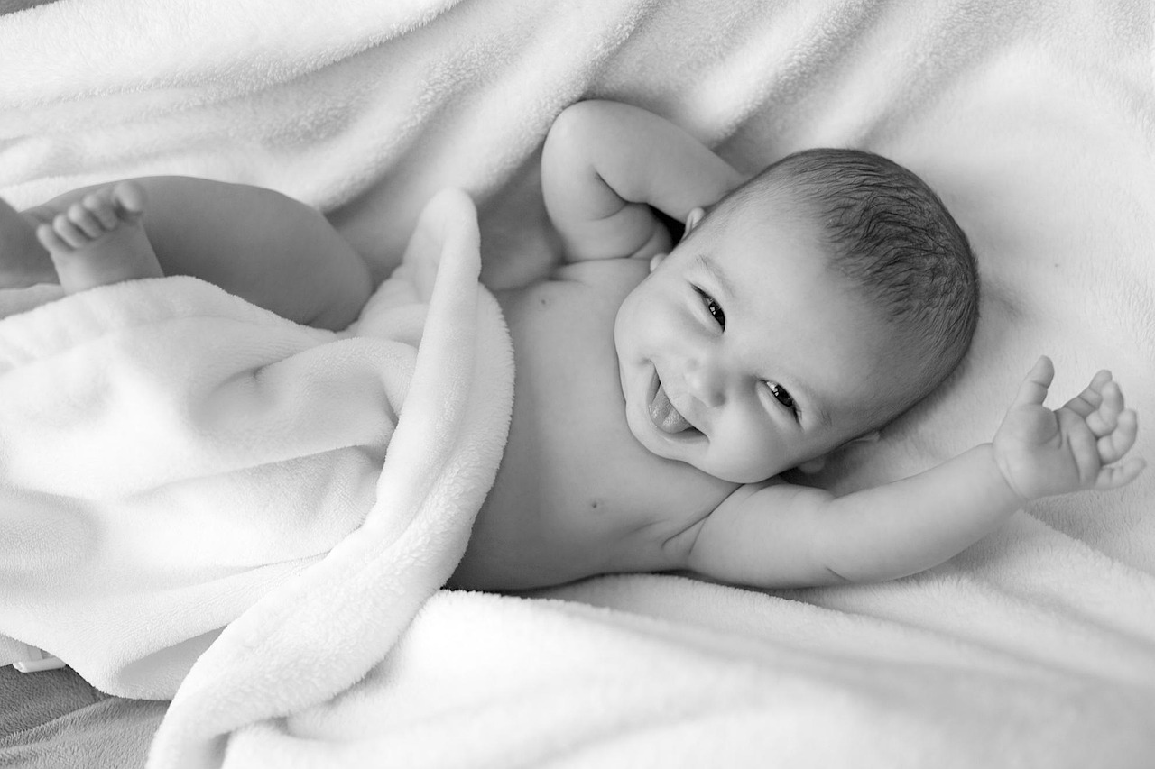 Persoonlijke babykamerdeken met geborduurde naam. Persoonlijke babykamerdeken met geborduurde naam.