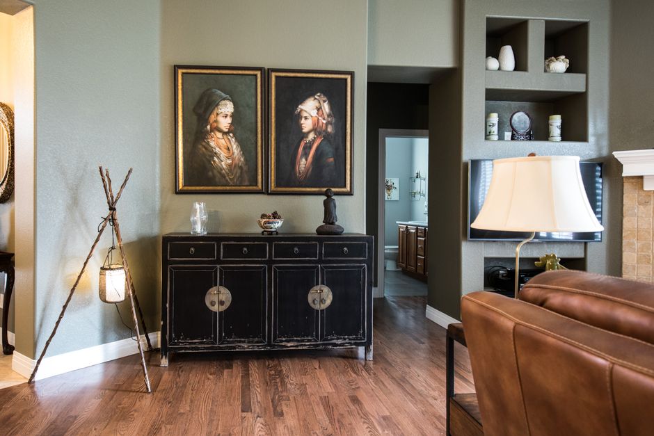 Slaapkamerinterieur met bohemien-modern ontwerp en tinten. Slaapkamerinterieur met bohemien-modern ontwerp en tinten.