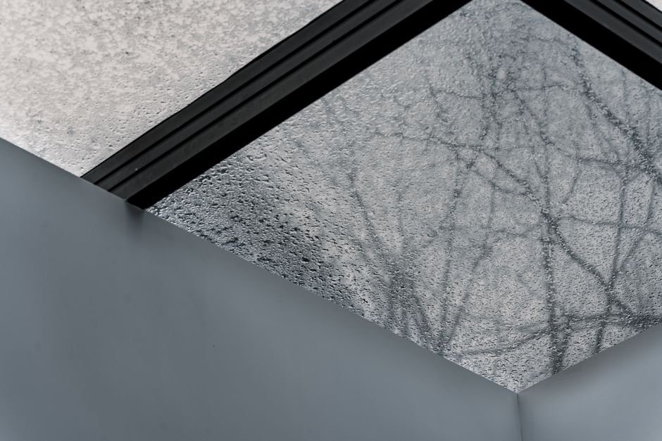 Raamfolie slaapkamer voor privacy en sfeer. Raamfolie slaapkamer voor privacy en sfeer.